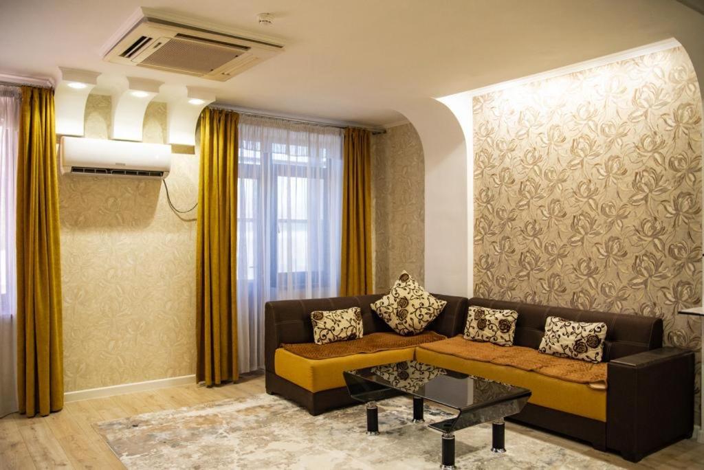 Hotel Zhibek Zholy ชุมเกนท์ ภายนอก รูปภาพ